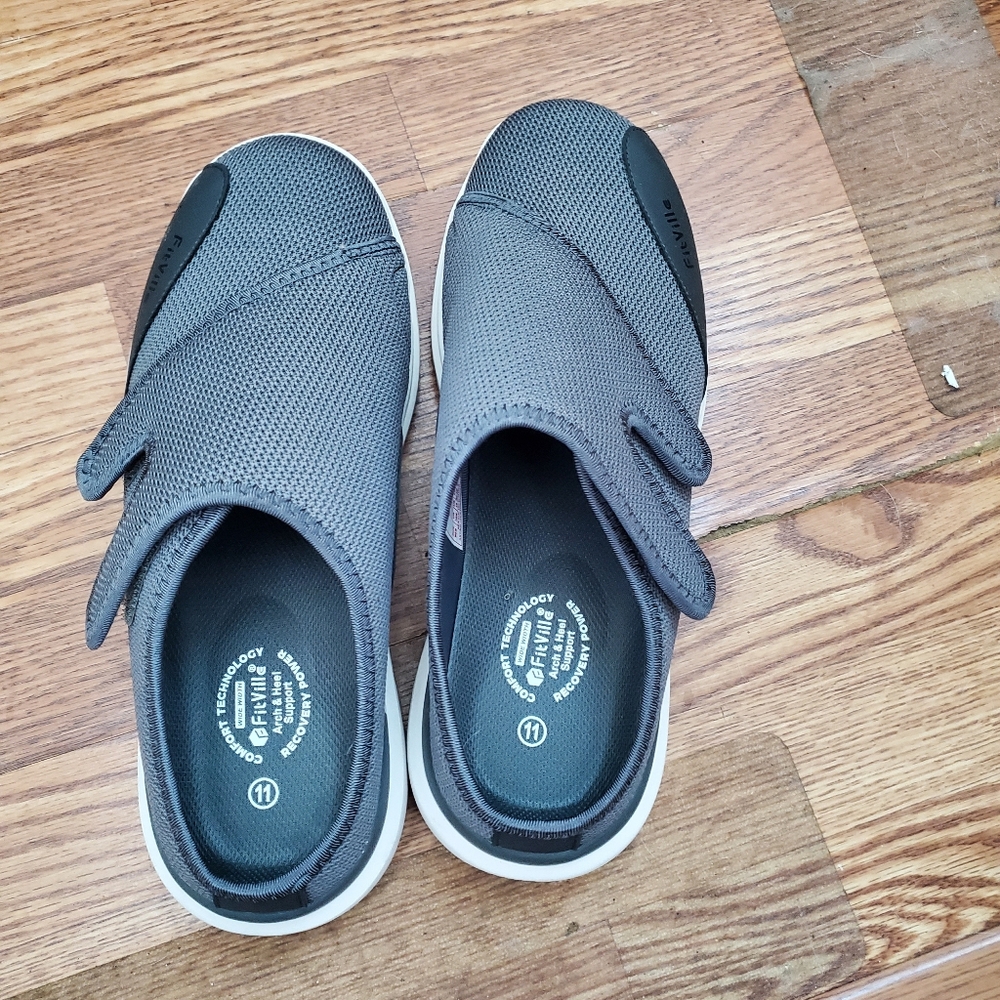 Like New Fitville Diabetic Shoes For Men Size 11, Grey